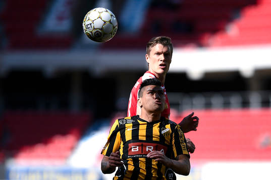 Häckens Paulinho och Kalmars Viktor Elm