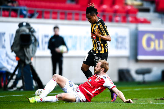 Kalmars Markus Thorbjörnsson och Häckens Nasiru Mohammed