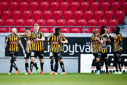 Häckens spelare jublar