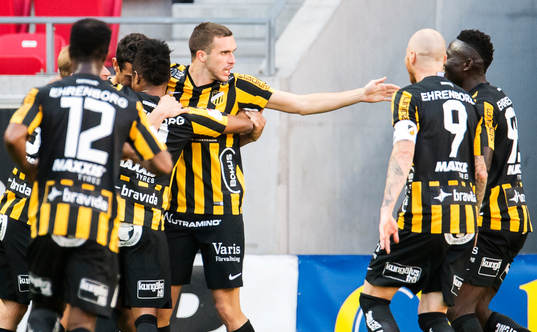 Häckenspelarna jublar