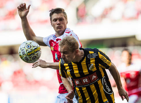 Kalmars Viktor Elm och Häckens Kari Arkivuo
