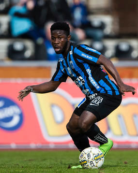 Sirius Kingsley Kofi Sarfo med bollen