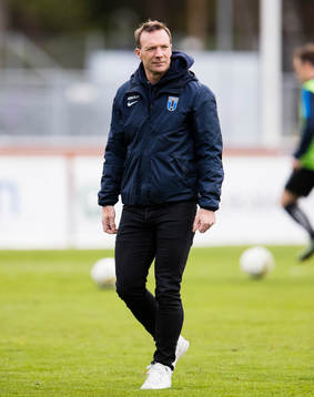 Sirius tränare Kim Bergstrand innan fotbollsmatchen i