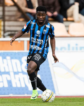 Sirius Kingsley Kofi Sarfo med bollen