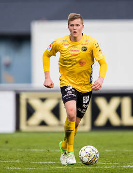 Elfsborgs Joakim Nilsson med  bollen