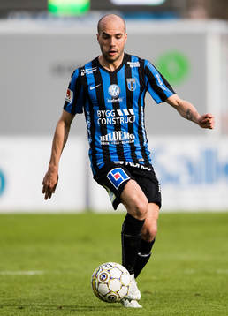 Sirius Karl Larson med bollen