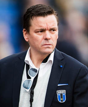 Sirius klubbchef Michael Lundgren innan fotbollsmatchen i