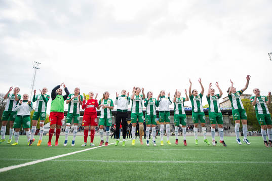 Hammarbys spelare jublar