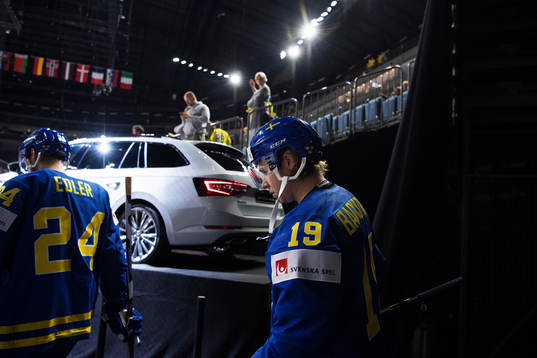 Sveriges Alexander Edler och Nicklas Bäckström på väg