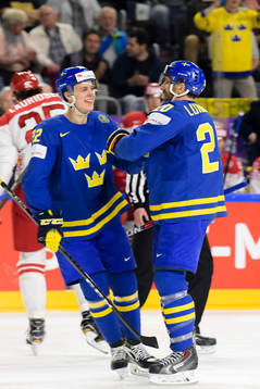 Sveriges Joel Eriksson Ek och Joel Lundqvist jublar