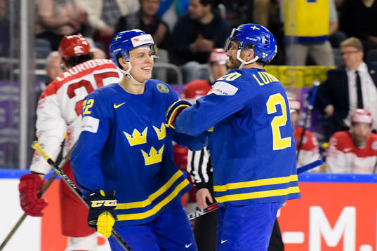 Sveriges Joel Eriksson Ek och Joel Lundqvist jublar