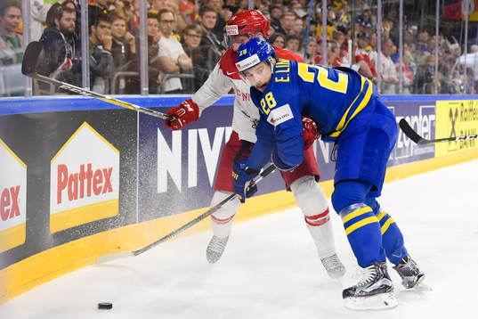Danmarks Matias Lassen och Sveriges Elias Lindholm