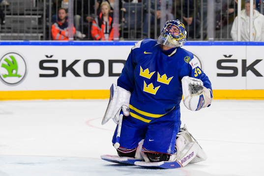 Sveriges målvakt Henrik Lundqvist har ont