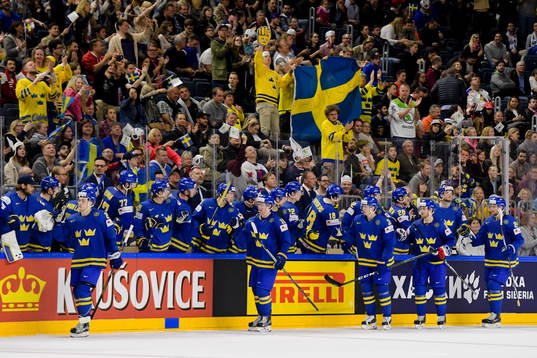 Sveriges William Nylander , Nicklas Bäckström , John