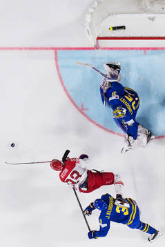 Danmarks Peter Regin utmanar Sveriges John Klingberg och