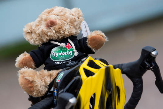 Team Rynkeby maskot före fotbollsmatchen i Allsvenskan