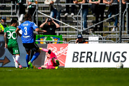 Hammarbys Jiloan Hamad gör 0-1