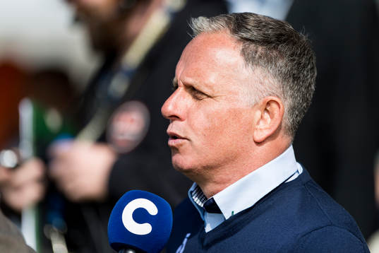 Halmstads tränare Jan Jönsson blir intervjuad av cmore