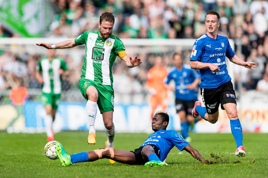 Hammarbys Arnór Smárason och Halmstads Aboubakar Keita
