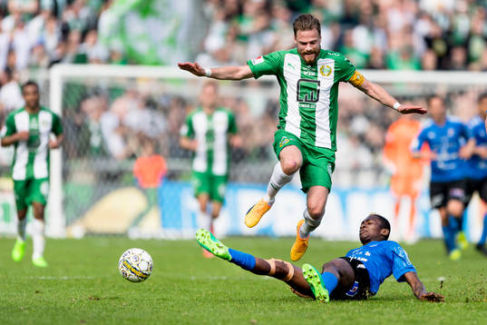 Hammarbys Arnór Smárason och Halmstads Aboubakar Keita
