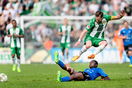 Hammarbys Arnór Smárason och Halmstads Aboubakar Keita