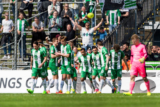 Hammarbys spelare jublar