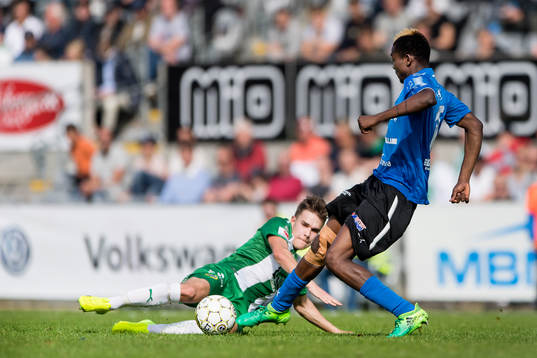 Hammarbys Dusan Jajic och Halmstads Aboubakar Keita