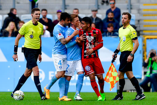 Malmö FFs Behrang Safari och Anders Christiansen i bråk