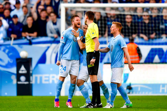 Malmö FFs Lasse Nielsen får en varning
