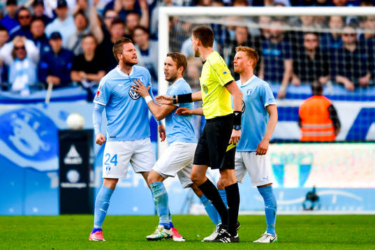 Malmö FFs Lasse Nielsen får en varning