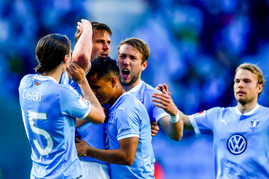 Malmö FFs Markus Rosenberg jublar med Anton Tinnerholm,