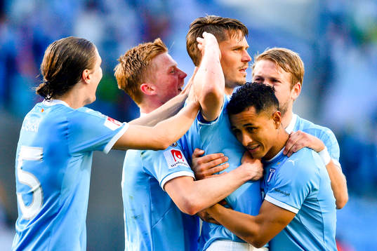 Malmö FFs Markus Rosenberg jublar med Pawel Cibicki ,