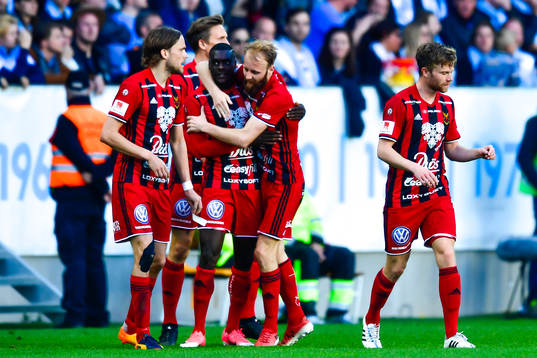 Östersunds spelare jublar