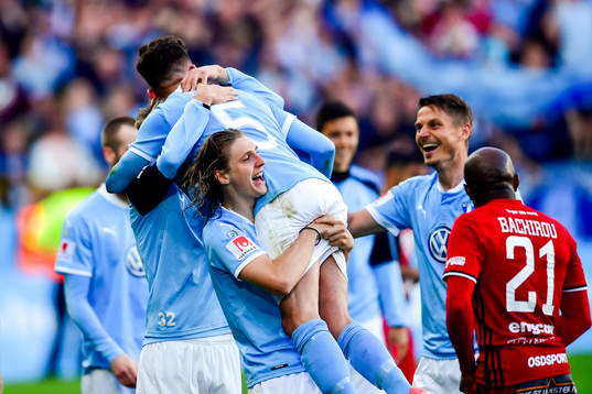 Malmö FFs Pawel Cibicki och Erdal Rakip  jublar