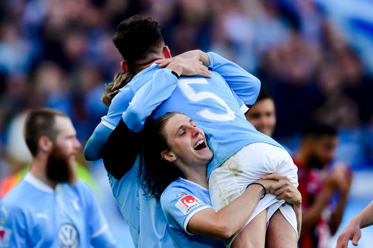 Malmö FFs Erdal Rakip  och Erdal Rakip jublar