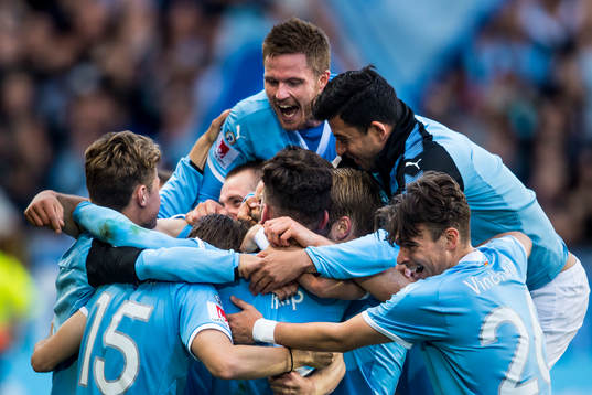 Malmö FFs spelare med bl.a Lasse Nielsen, Behrang Safari
