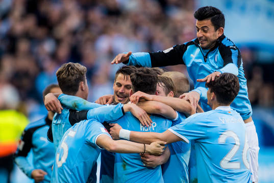 Malmö FFs spelare med bl.a Lasse Nielsen, Behrang Safari