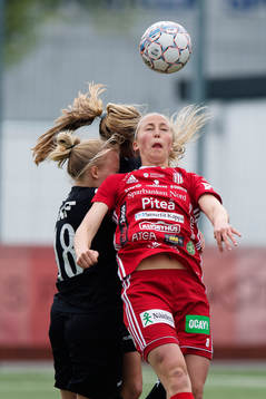 Göteborgs Nathalie Persson  i nickduell med Piteås Julia