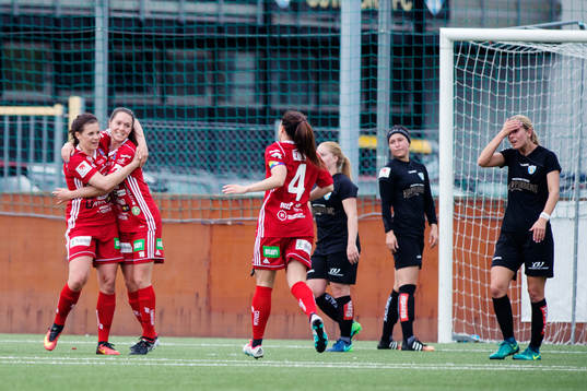 Piteås Hanna Pettersson gjorde 0-1-målet och jublar med