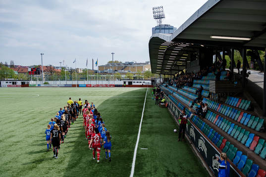 Göteborgs och Piteås spelare går in på Valhalla