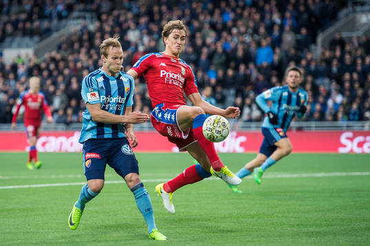 Djurgårdens Gustav Engvall mot IFK Göteborgs Thomas Rogne