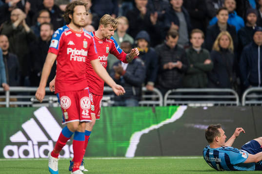 IFK Göteborgs Mikkel Diskerud och Sebastian Eriksson deppar