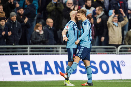 Djurgårdens Jesper Karlström jublar med Magnus Eriksson