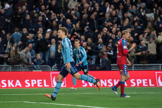 Djurgårdens Jesper Karlström jublar medan IFK Göteborgs