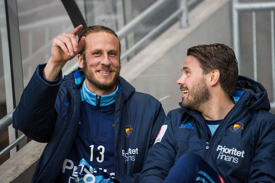 Djurgårdens Jonas Olsson på bänken