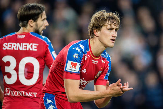 IFK Göteborgs Thomas Rogne peppar igång sina spelare