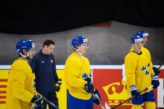 Nicklas Bäckström på Sveriges ishockeylandslags träning