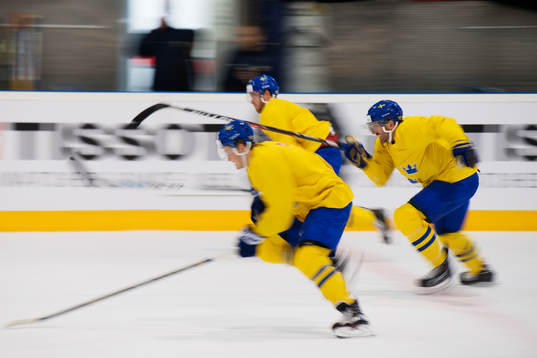 Joel Lundqvist på Sveriges ishockeylandslags träning