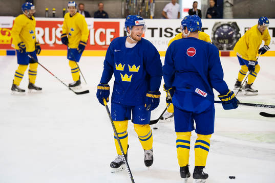 Gabriel Landeskog på Sveriges ishockeylandslags träning