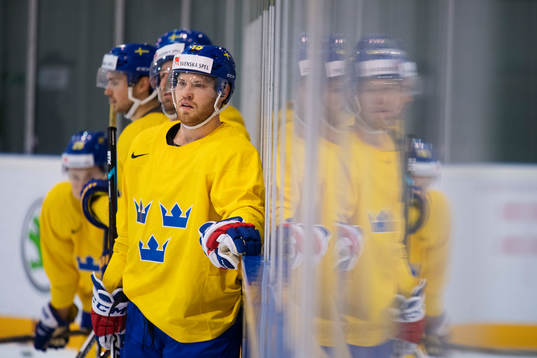 Oscar Lindberg på Sveriges ishockeylandslags träning